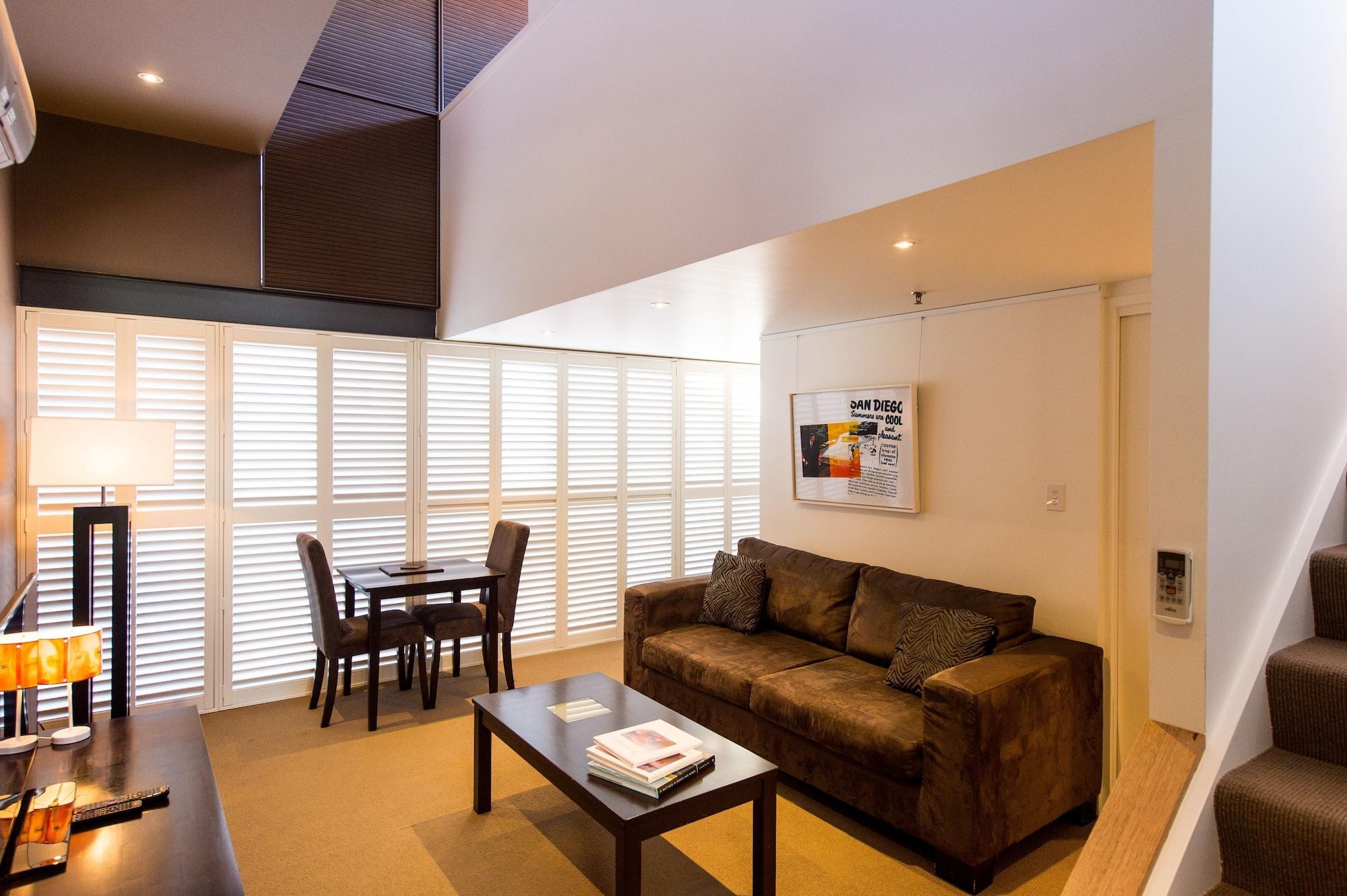 The Henry Jones Art Hotel Hobart Esterno foto A living room in a typical apartment