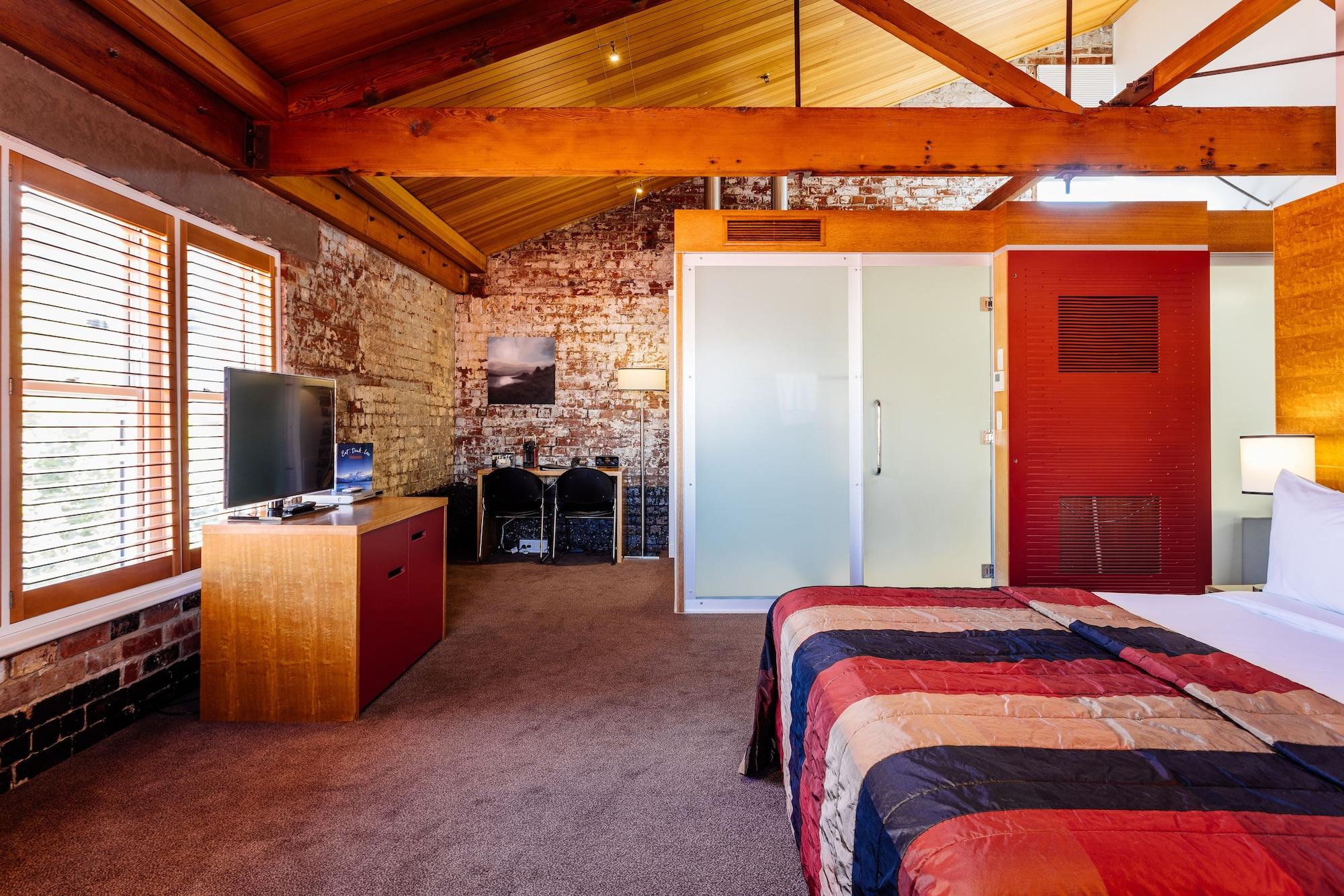 The Henry Jones Art Hotel Hobart Esterno foto A room at the hotel