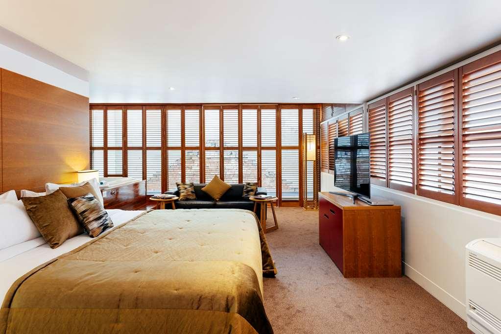 The Henry Jones Art Hotel Hobart Camera foto A bedroom at the hotel