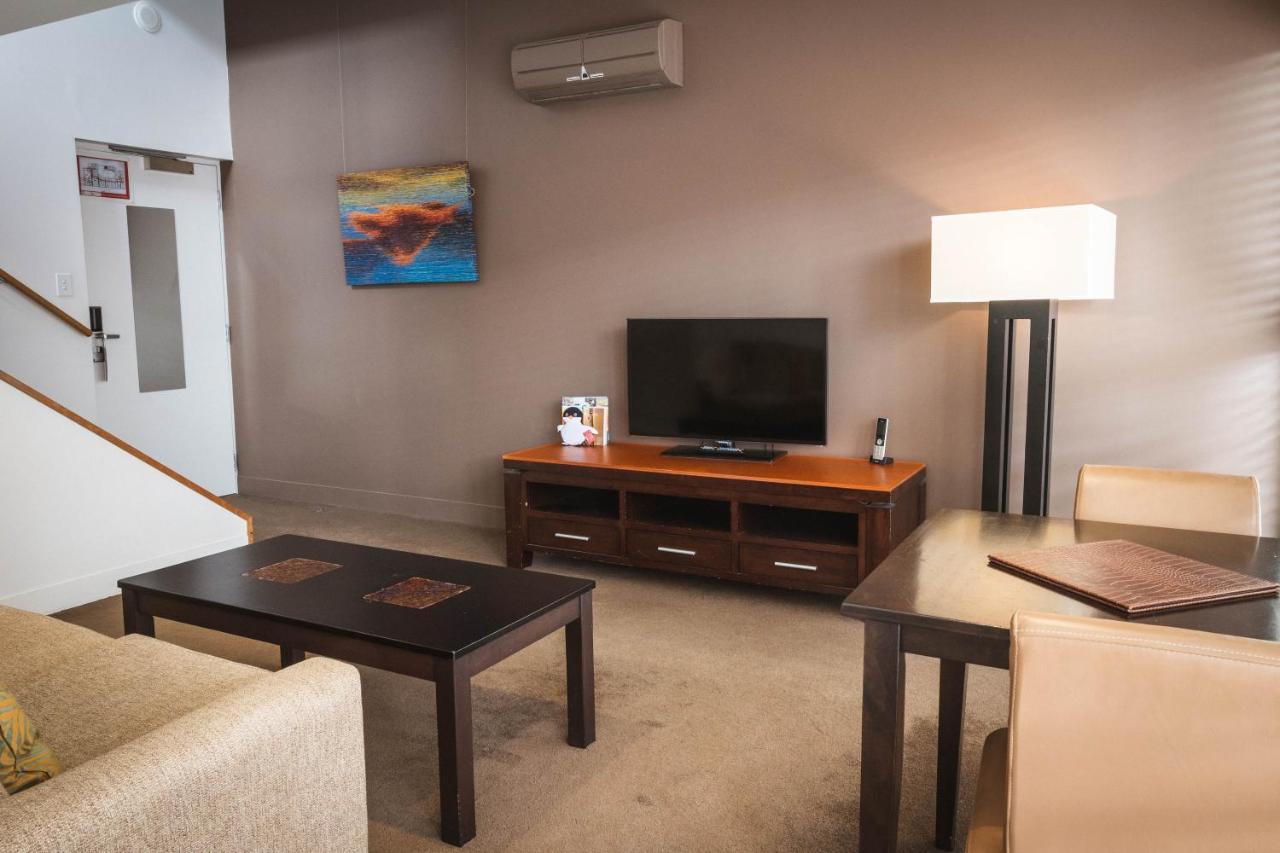 The Henry Jones Art Hotel Hobart Esterno foto A living room in a typical apartment at the Village at Grand Traverse Commons