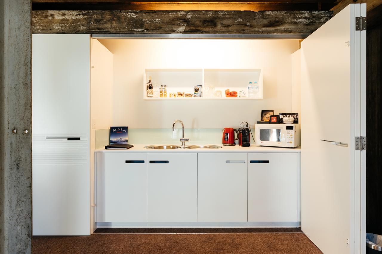 The Henry Jones Art Hotel Hobart Esterno foto A typical kitchenette