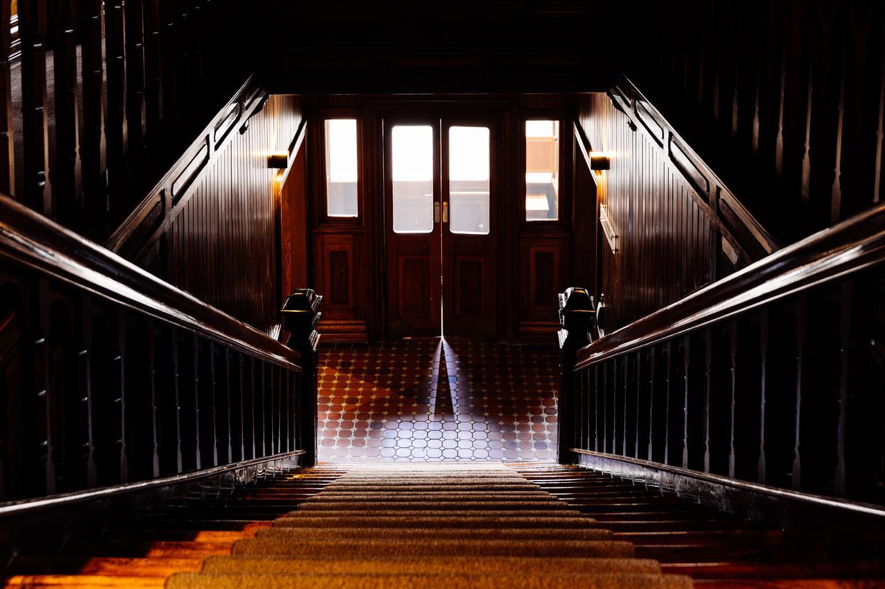 The Henry Jones Art Hotel Hobart Esterno foto The staircase of the main building